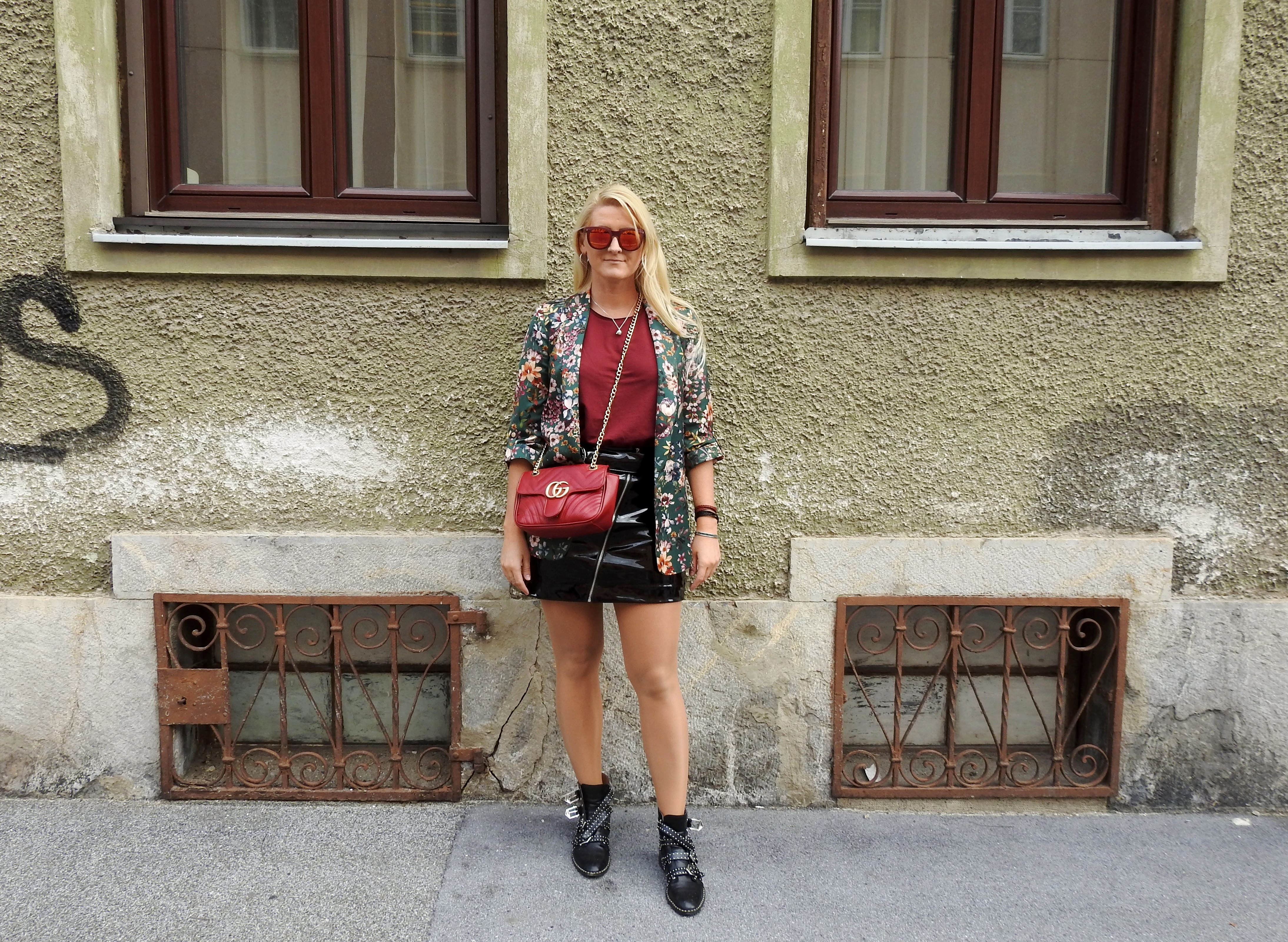 L'Occitane-Shop-Graz-Patent-Leather-Skirt-Jessica-Buurman-Boots-Studs-Gucci-Bag-Tasche-Floral-Print-Blazer-carrieslifestyle-Tamara-Prutsch