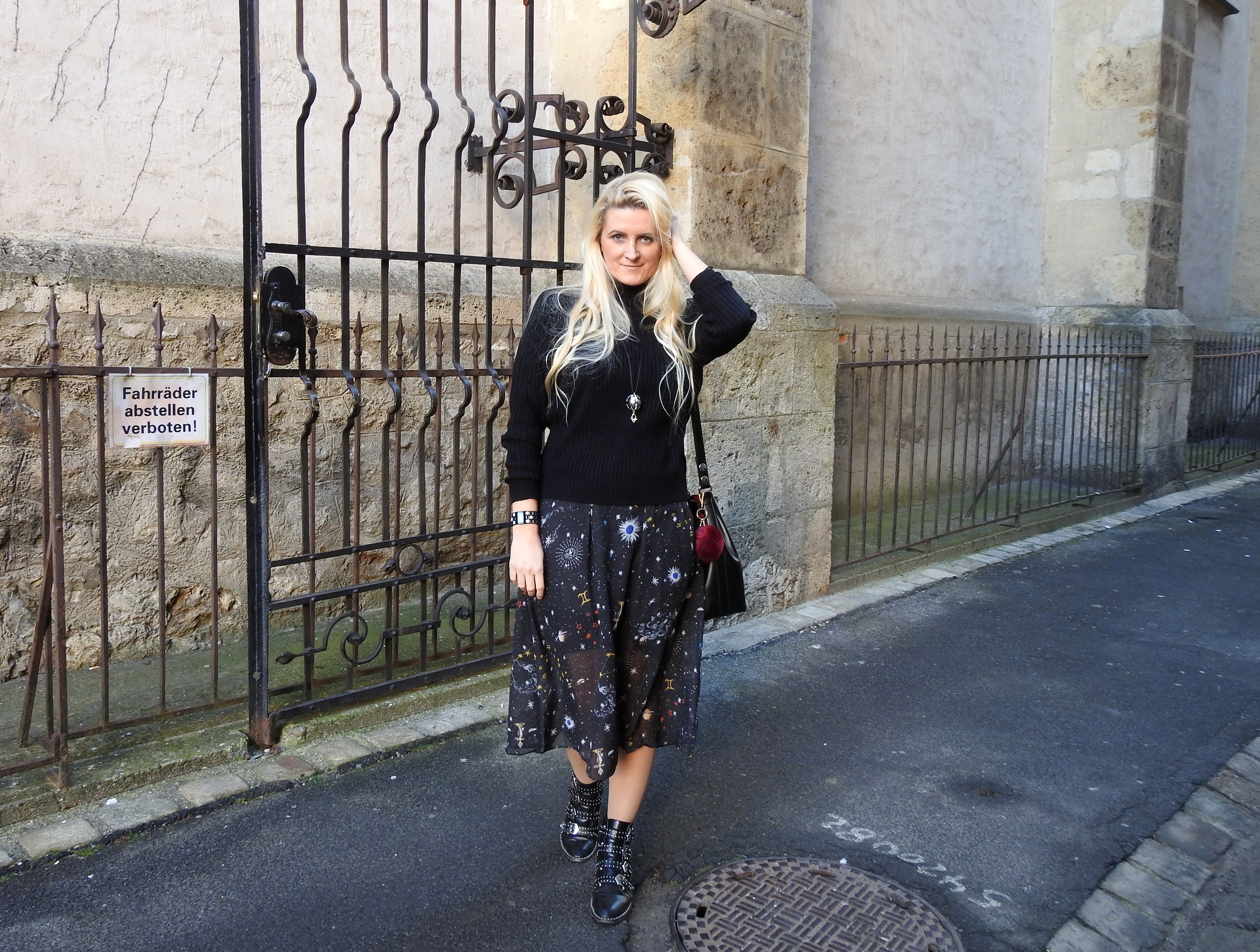 Studded-Givenchy-Boots-Jessica-Buurman-Black-Sweater-Galaxy-Print-Mesh-Dress-carrieslifestyle-Tamara-Prutsch