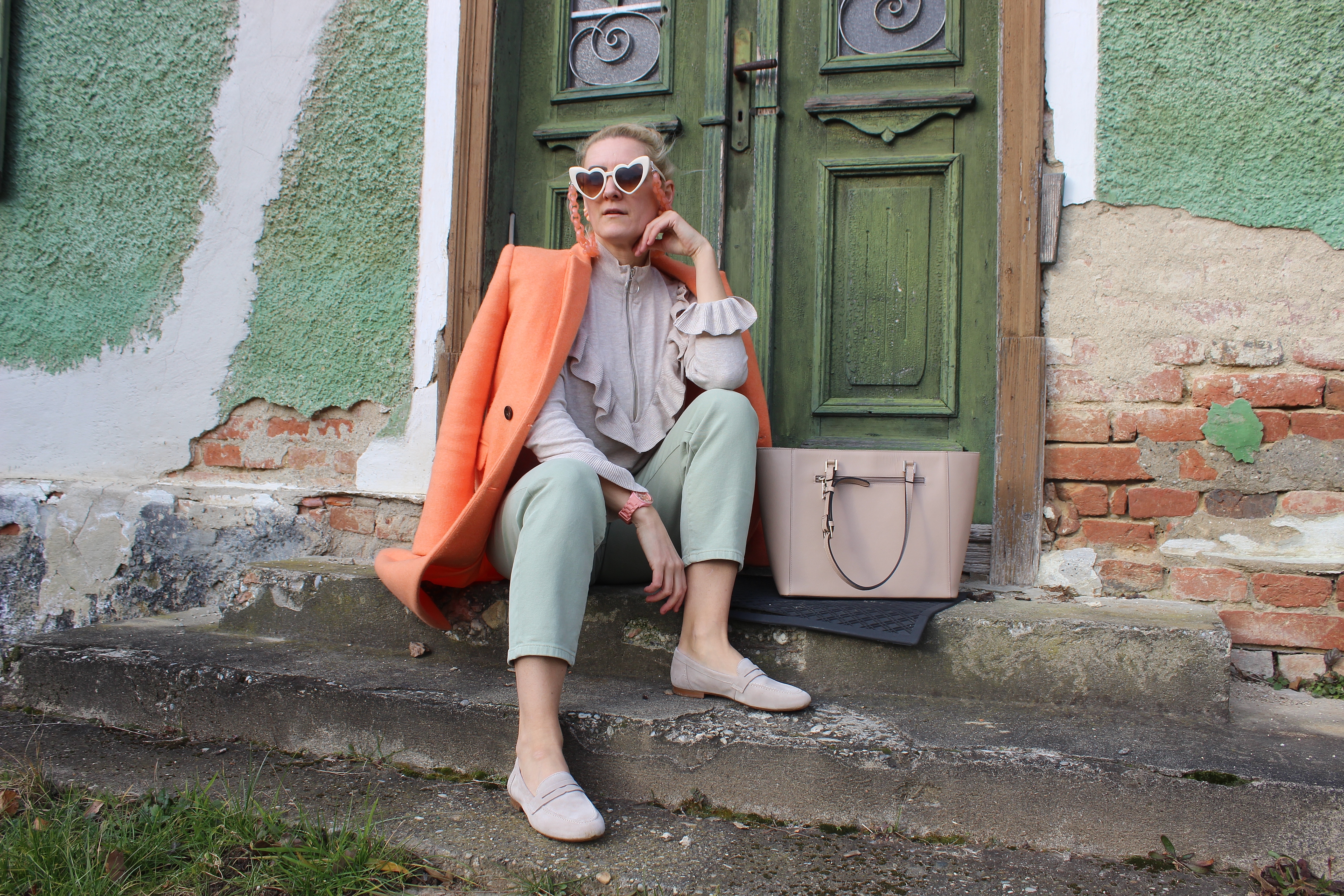 Beige-Loafers-CCC-Shoes-and-Bags-Coralle-Coat-carrieslifestyle-Tamara-Prutsch